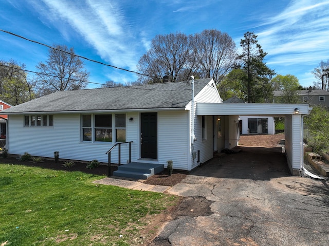 8 Batt St, Middletown, CT 06457 - ranch-style home featuring driveway, roof with shingles, a carport, and a front lawn