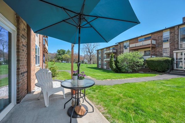 view of community featuring a lawn