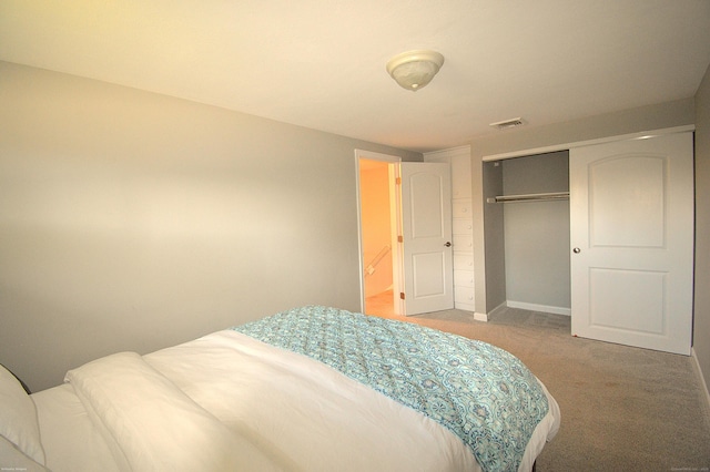 12 W Point Rd, East Hampton, CT 06424 - bedroom featuring carpet flooring, baseboards, visible vents, and a closet