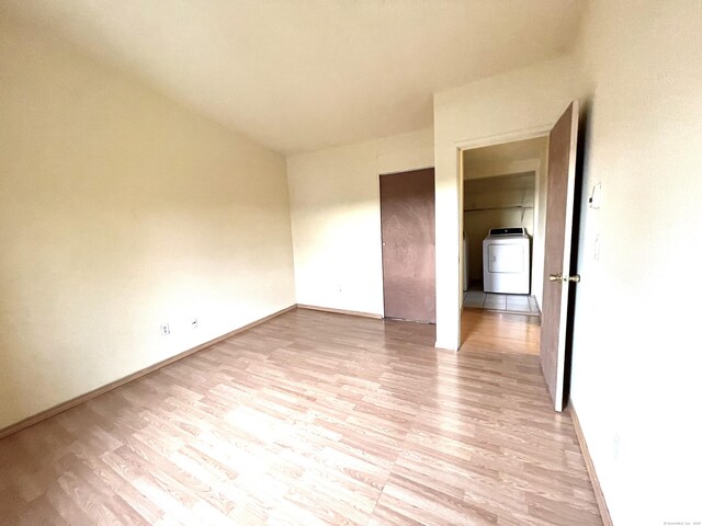 6 Stirling Ct, Middletown, CT 06457 - unfurnished bedroom featuring light wood-style floors, washer / clothes dryer, and baseboards