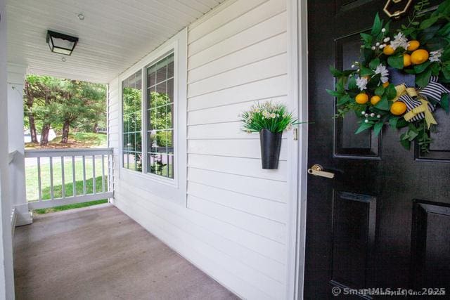 41 Stratton Forest Way, Simsbury, CT 06070 - entrance to property featuring a porch