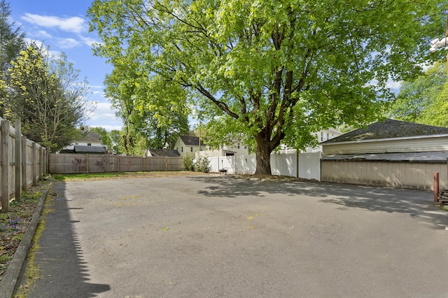 6 Beech St, Bristol, CT 06010 - view of yard with fence