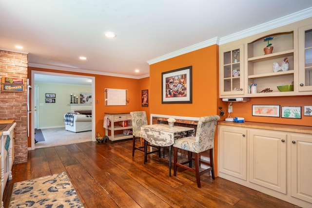dining space with dark wood-style flooring, baseboards, recessed lighting, and ornamental molding