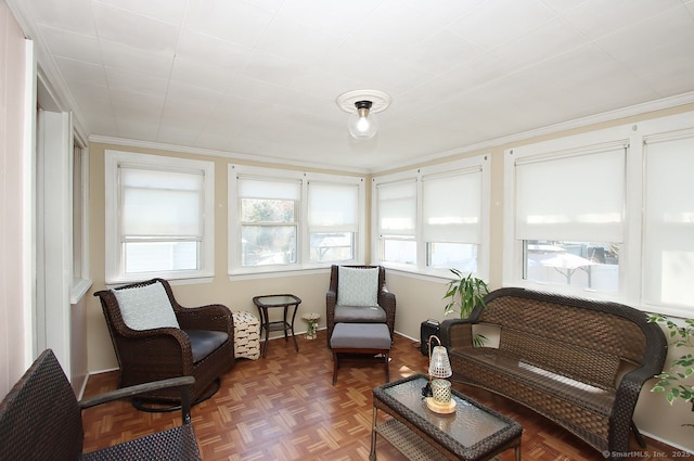 sunroom / solarium with crown molding