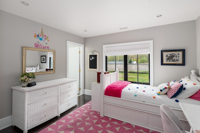 bedroom with dark wood-style flooring, visible vents, recessed lighting, and baseboards
