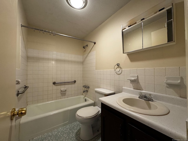 136 Westbury Park Rd Apt C, Watertown, CT 06795 - full bath featuring tile patterned flooring, tile walls, toilet, shower / bathtub combination, and a textured ceiling