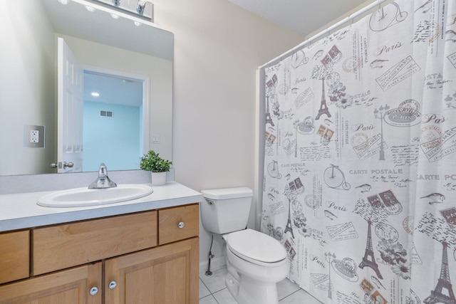full bath featuring tile patterned floors, a shower with shower curtain, toilet, vanity, and visible vents