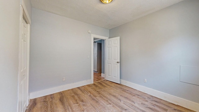 40 Penobscot St, Norwich, CT 06360 - unfurnished bedroom featuring a textured ceiling, light wood-type flooring, a closet, and baseboards