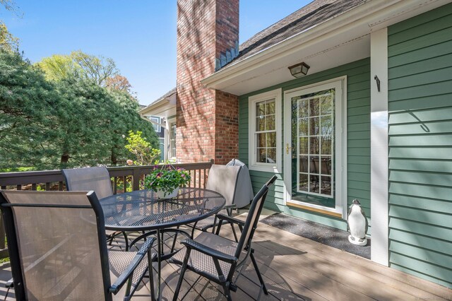 deck featuring outdoor dining area