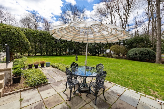 view of patio with outdoor dining space