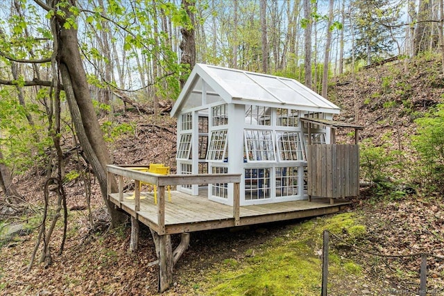 view of outdoor structure with an outbuilding