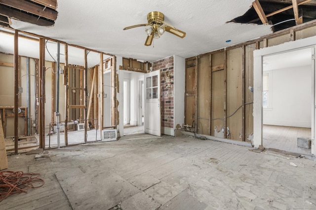 miscellaneous room with a ceiling fan