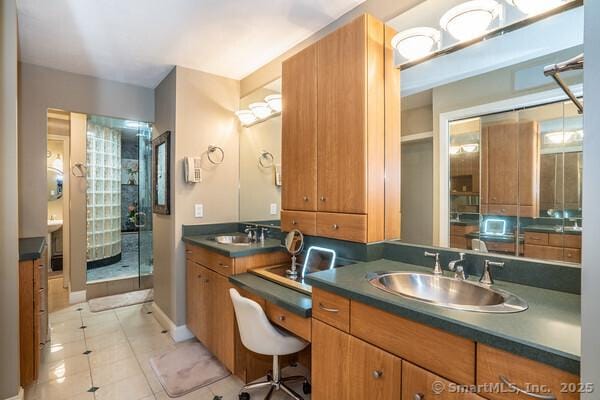 1 Gold St Unit 17De, Hartford, CT 06103 - full bath featuring tile patterned floors, vanity, a shower with door, and baseboards