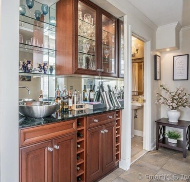 1 Gold St Unit 17De, Hartford, CT 06103 - bar featuring ornamental molding and a sink