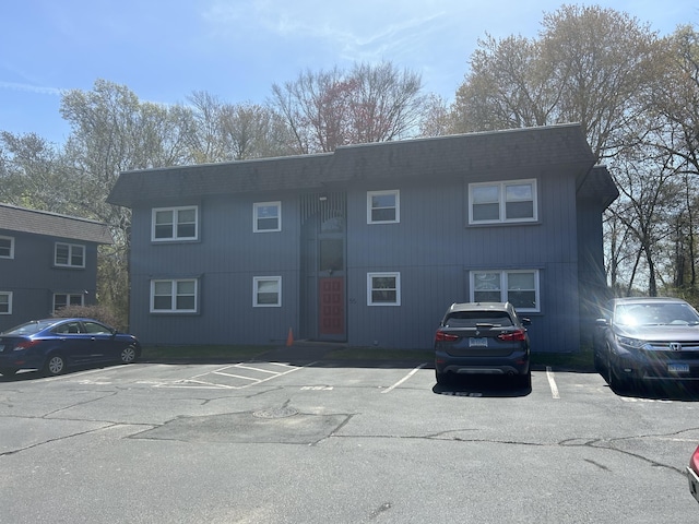 view of front facade with uncovered parking