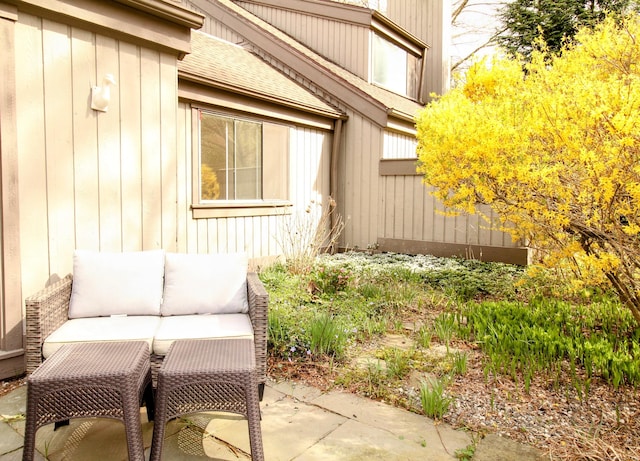 view of patio featuring an outdoor hangout area