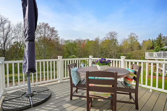 deck with outdoor dining space