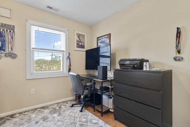 office area with visible vents and baseboards