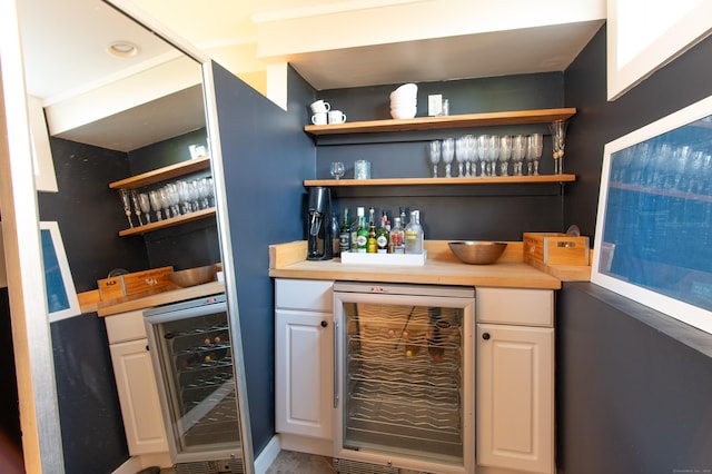 70 N Lake Shore Dr, Brookfield, CT 06804 - bar featuring wine cooler and bar area