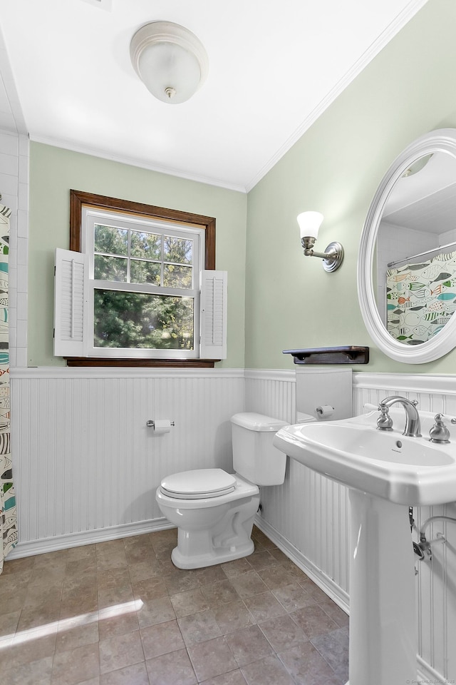 245 Sailors Ln, Bridgeport, CT 06605 - full bathroom with crown molding, wainscoting, a sink, toilet, and a shower with shower curtain