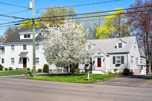 view of front of house featuring a front yard and entry steps