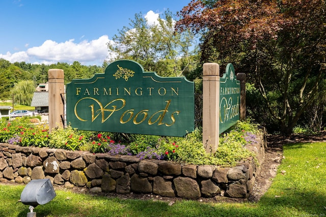 view of community / neighborhood sign