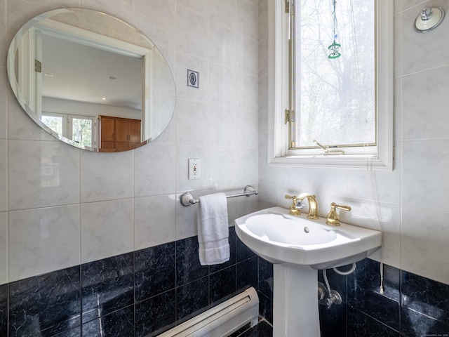 bathroom featuring tile walls