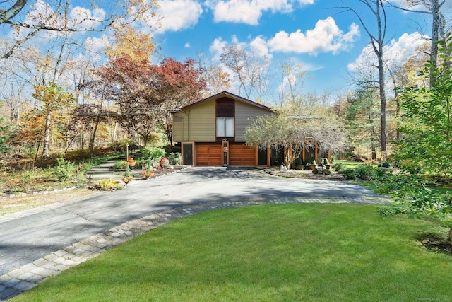 view of front facade with a front lawn and aphalt driveway