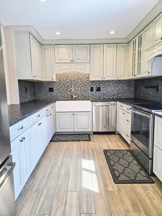 664C Heritage Vlg, Southbury, CT 06488 - kitchen with stainless steel appliances, light wood-style flooring, a sink, glass insert cabinets, and recessed lighting