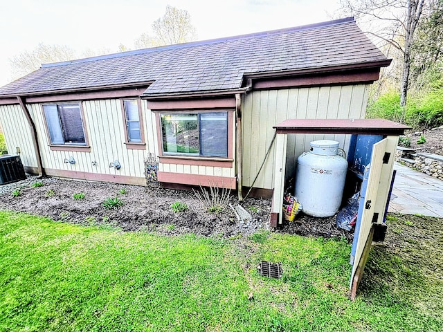 664C Heritage Vlg, Southbury, CT 06488 - back of property featuring central AC, roof with shingles, and a yard