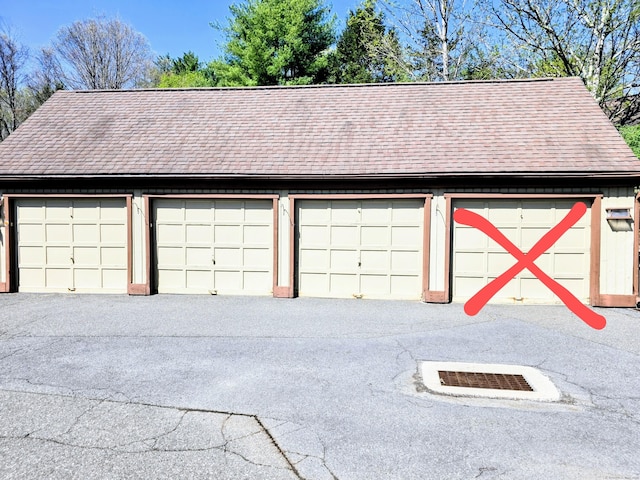 664C Heritage Vlg, Southbury, CT 06488 - view of garage