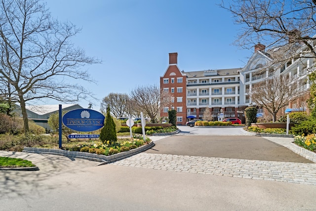 43 Harbor Dr Apt 312, Stamford, CT 06902 - surrounding community with decorative driveway