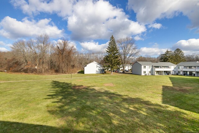 view of yard with an outdoor structure