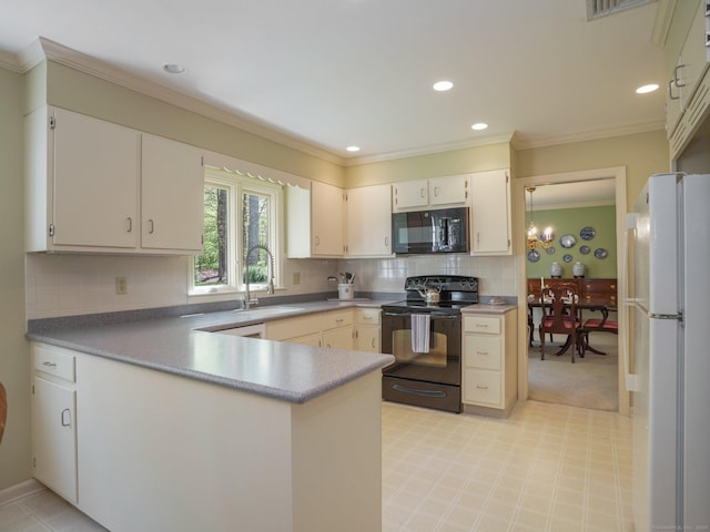kitchen featuring black appliances, a sink, a peninsula, crown molding, and backsplash