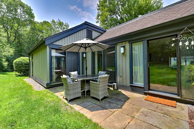 951 Heritage Vlg Unit B, Southbury, CT 06488 - view of patio with outdoor dining space