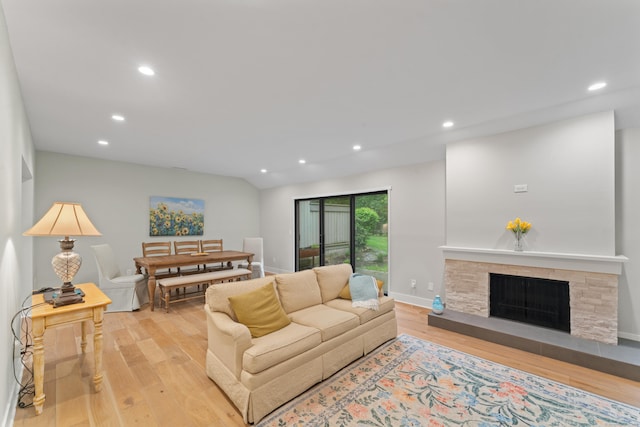 living area featuring recessed lighting, light wood-style floors, a fireplace, and baseboards