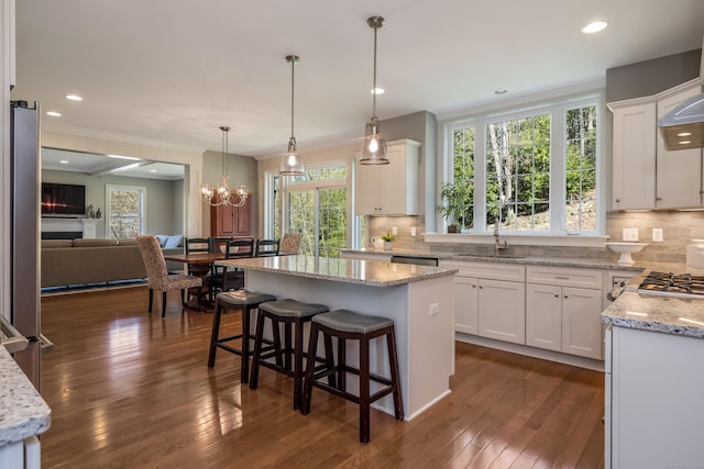 kitchen with a sink, decorative backsplash, and white cabinets