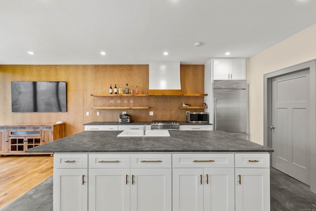32 Cream Pot Rd, Clinton, CT 06413 - kitchen featuring a sink, dark countertops, custom exhaust hood, and stainless steel appliances