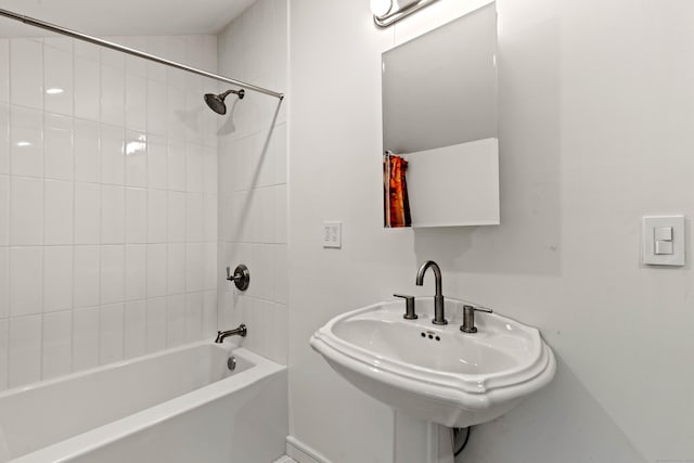 32 Cream Pot Rd, Clinton, CT 06413 - full bathroom featuring baseboards, bathing tub / shower combination, and a sink