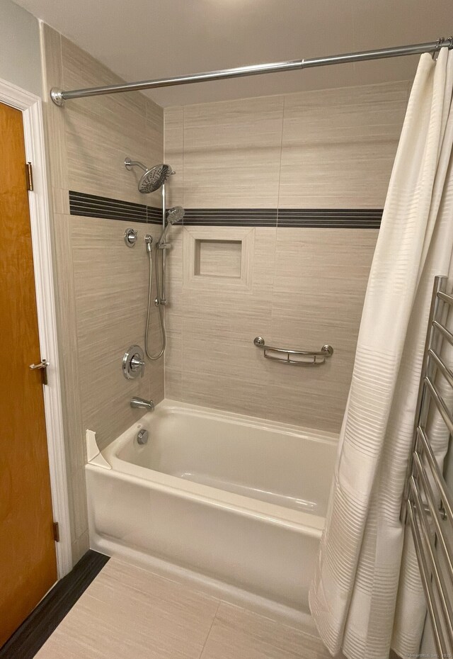 full bath with shower / tub combo