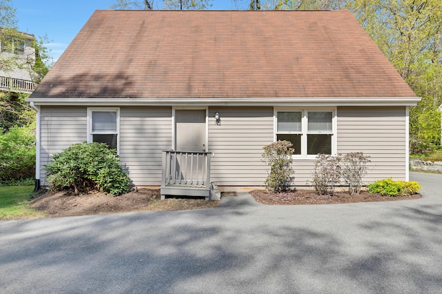 16 Copper Hill Dr Unit 16, Guilford, CT 06437 - new england style home with a shingled roof