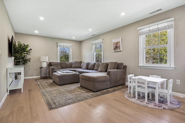 living room with recessed lighting, baseboards, visible vents, and light wood-type flooring