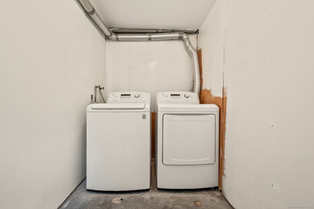 283 Hillcrest Ave, Newington, CT 06111 - laundry room with washing machine and clothes dryer
