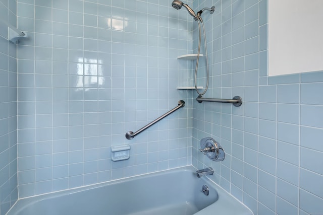 full bathroom featuring shower / bath combination