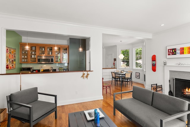 33 Hale Ln Unit 33, Darien, CT 06820 - living area featuring ornamental molding, light wood-style floors, baseboards, a warm lit fireplace, and recessed lighting