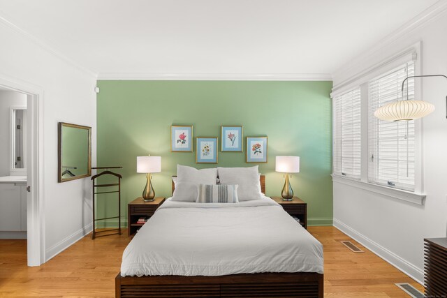 33 Hale Ln Unit 33, Darien, CT 06820 - bedroom with baseboards, visible vents, ornamental molding, and wood finished floors