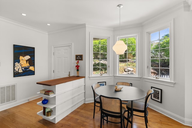 33 Hale Ln Unit 33, Darien, CT 06820 - dining area featuring baseboards, ornamental molding, wood finished floors, and visible vents