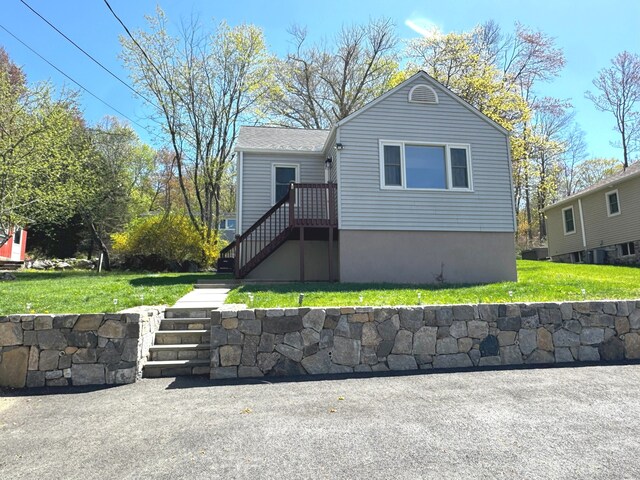 6 Fulton Dr, New Fairfield, CT 06812 - view of front of home with a front yard