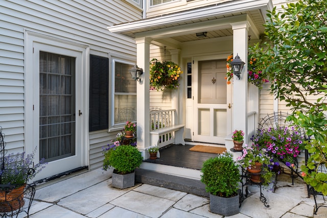 property entrance featuring covered porch
