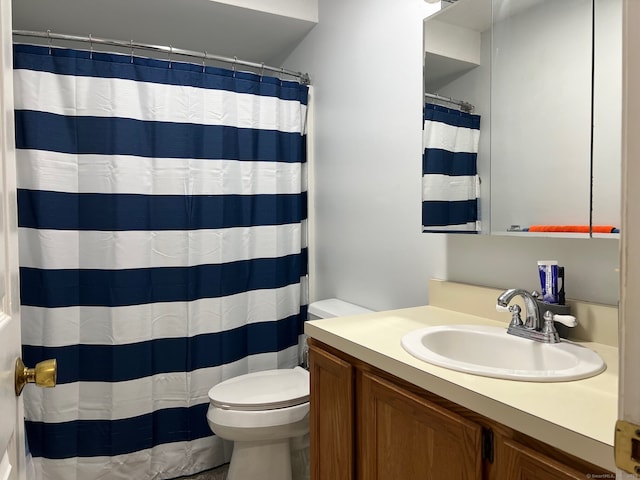 full bathroom with toilet, a shower with curtain, and vanity